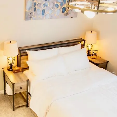 Hometel Premium Guest Suite W/ Private Entrance